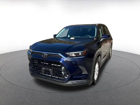 Used 2025 Toyota Grand Highlander XLE image 7