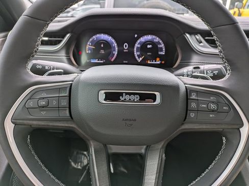 New 2025 Jeep Grand Cherokee Limited w/ Black Appearance Package image 20