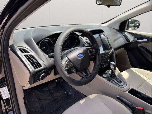 Used 2016 Ford Focus SE FWD image 6