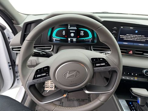 Certified 2025 Hyundai Elantra Sport image 12