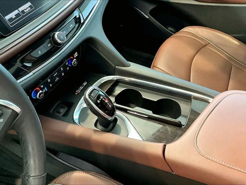 Used 2019 Buick Enclave Avenir w/ Avenir Technology Package AWD/4WD image 18