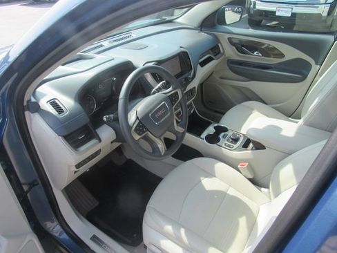 Used 2024 GMC Terrain Denali w/ Denali Premium Package AWD/4WD image 10
