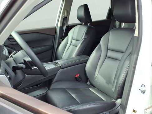 Used 2023 Nissan Rogue S image 4