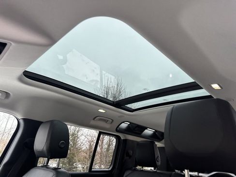 Used 2024 Land Rover Defender 110 S image 12