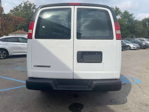 Used 2018 Chevrolet Express 2500 image 7