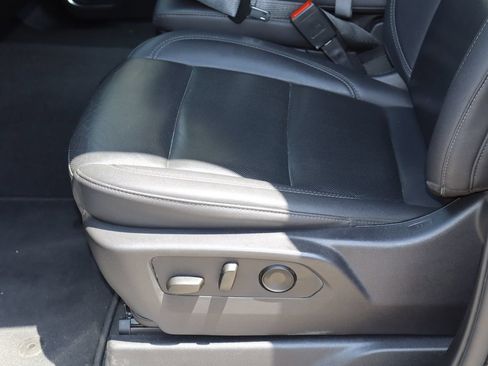 Used 2025 GMC Sierra 1500 SLT AWD/4WD image 14