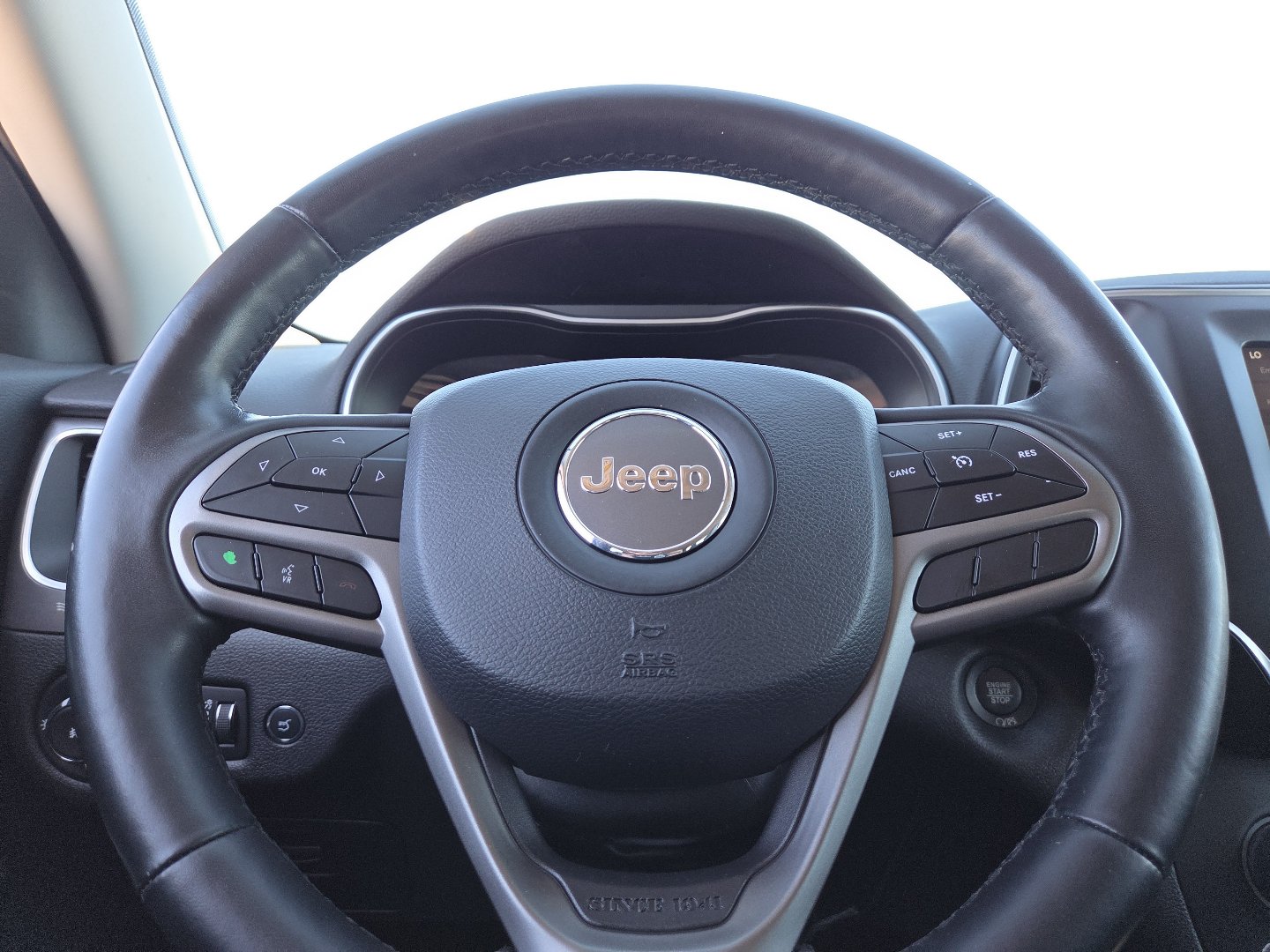 Used 2019 Jeep Cherokee Latitude Plus w/ Comfort/Convenience Group AWD/4WD image 26