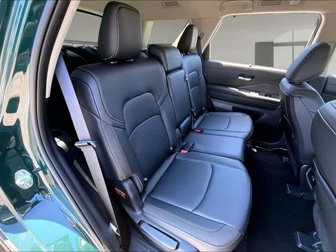 Used 2025 Nissan Pathfinder SL FWD image 21