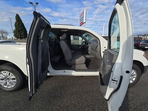 Used 2021 Nissan Frontier S AWD/4WD image 16