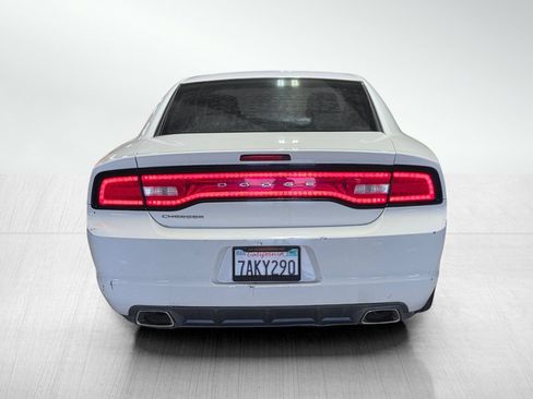 Used 2011 Dodge Charger SE RWD image 3