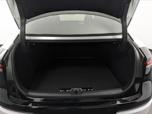 Used 2024 Toyota Crown Platinum AWD/4WD image 18