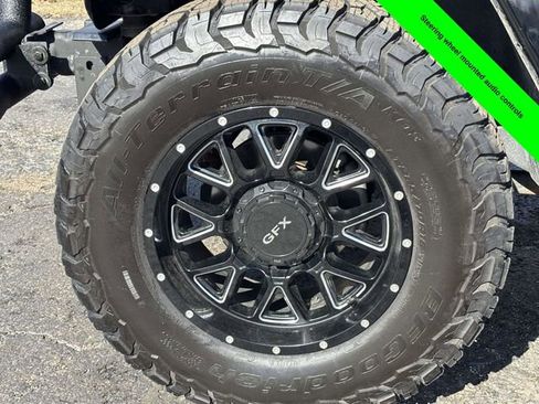 Used 2018 Jeep Wrangler Unlimited Sahara w/ Dual Top Group image 24