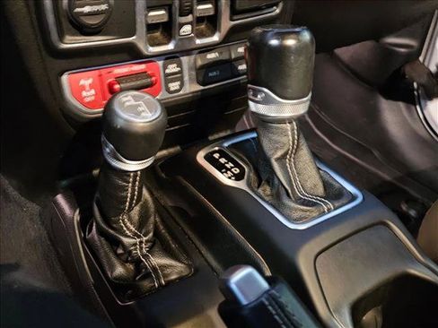 Used 2020 Jeep Gladiator Rubicon AWD/4WD image 11