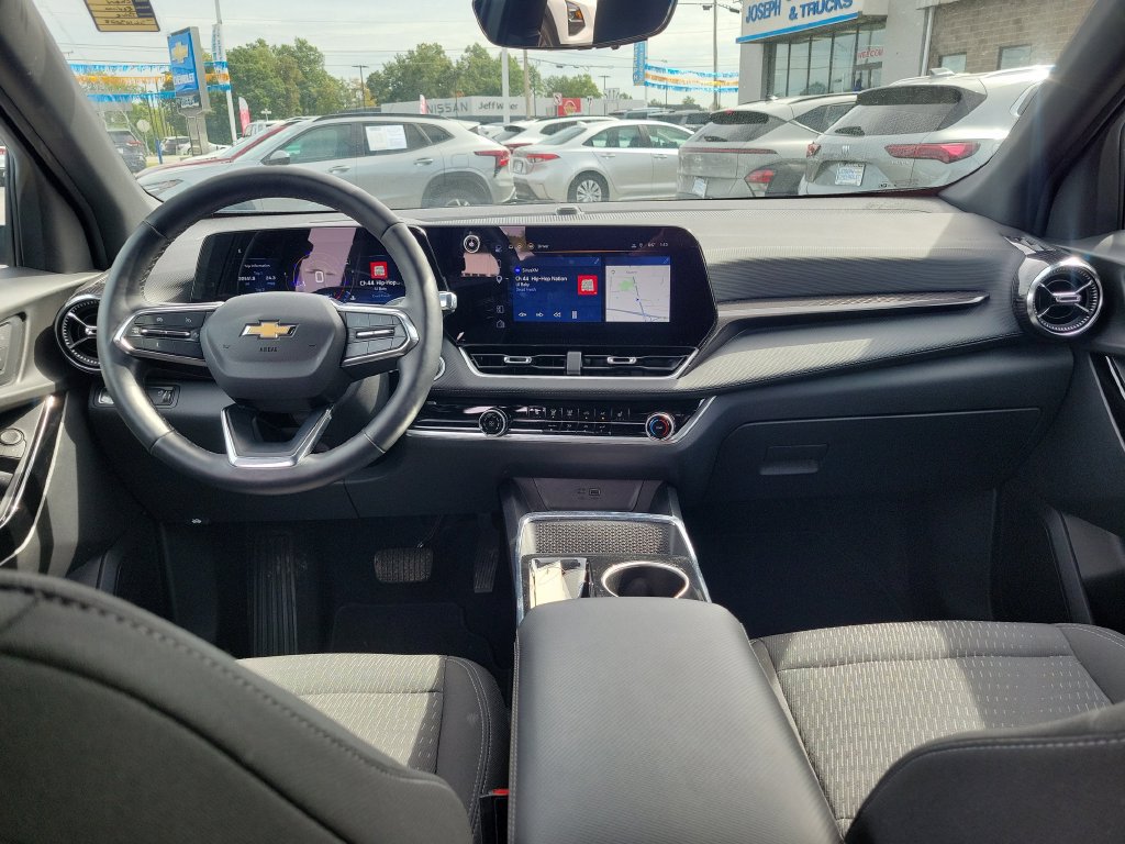 Used 2025 Chevrolet Equinox LT w/ Safety and Technology Package FWD image 13