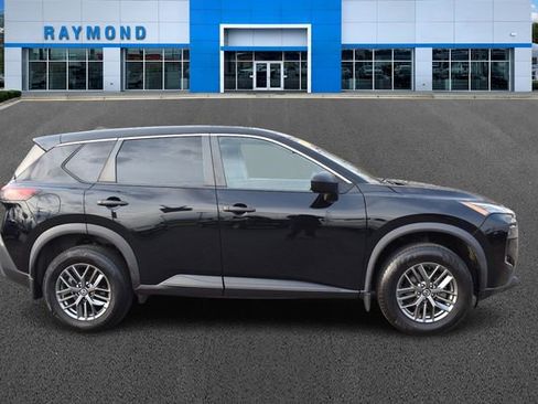 Used 2021 Nissan Rogue S image 2