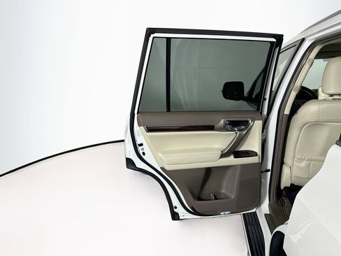 Used 2016 Lexus GX 460 w/ Premium Package image 28