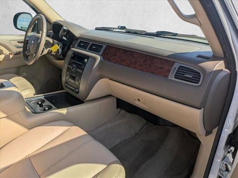 Used 2014 GMC Yukon SLE image 18