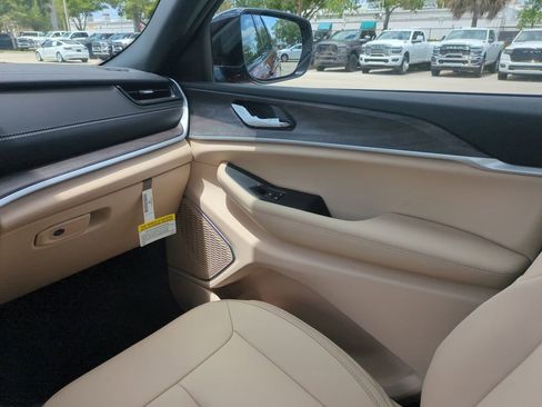 New 2026 Jeep Grand Cherokee L Limited RWD image 18