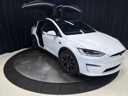 Used 2022 Tesla Model X image 1