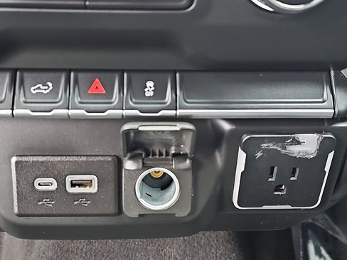 Used 2024 Chevrolet Silverado 1500 Custom image 25