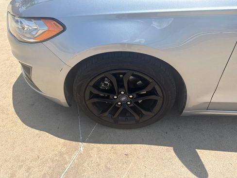 Used 2020 Ford Fusion SE w/ Equipment Group 151A FWD image 9