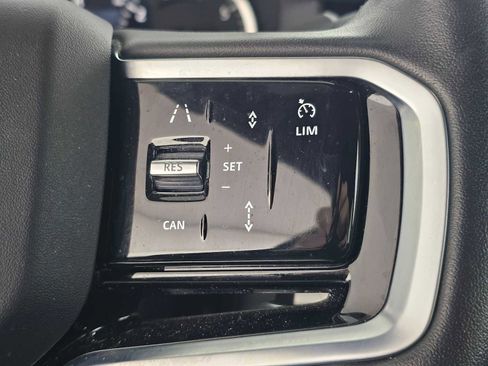 Used 2023 Land Rover Discovery Sport SE R-Dynamic image 28