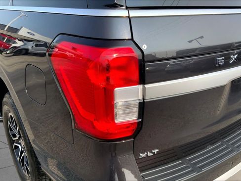 Used 2023 Ford Expedition XLT RWD image 25