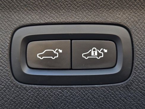 Used 2020 Volvo XC90 T6 Momentum image 11