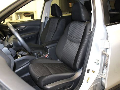 Used 2020 Nissan Rogue SV w/ Premium Package AWD/4WD image 26