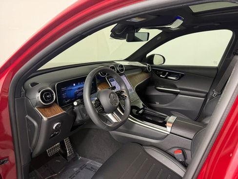 Used 2024 Mercedes-Benz GLC 300 4MATIC image 4