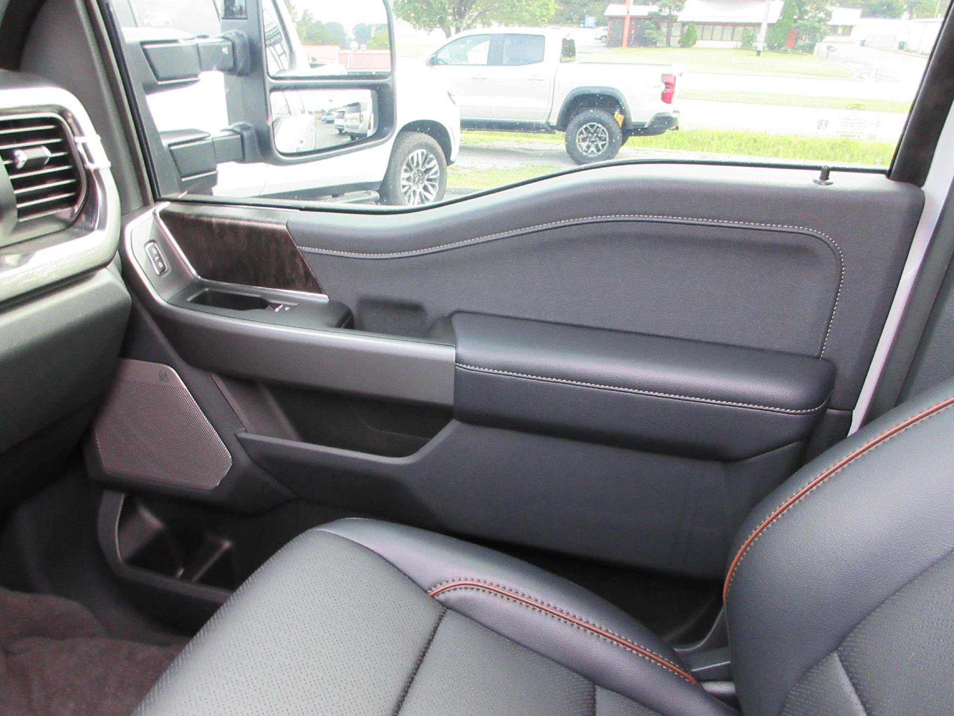 Used 2026 Ford F250 Lariat w/ Black Appearance Package AWD/4WD image 22
