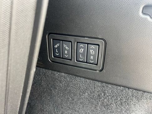 Used 2025 Cadillac XT6 Sport w/ Platinum Package AWD/4WD image 12