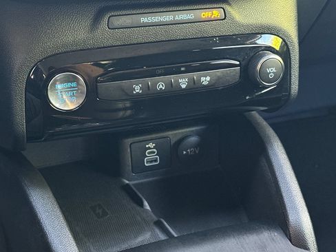 Used 2025 Ford Escape Platinum AWD/4WD image 28