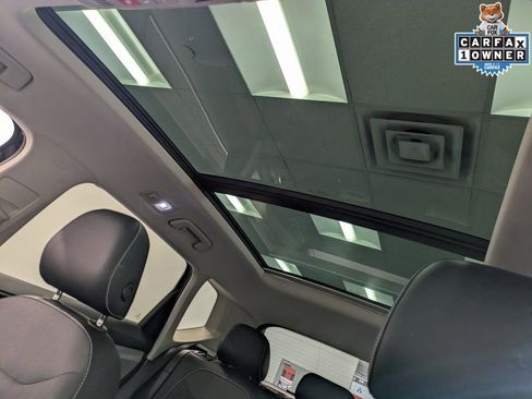 Used 2022 Volkswagen Taos SE w/ Panoramic Sunroof Package image 23