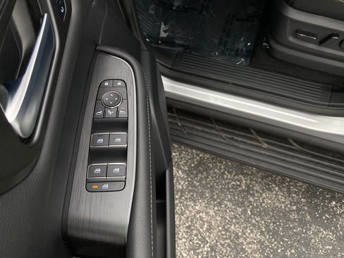 New 2025 Nissan Armada SL w/ Captain's Chari Seat Package image 15