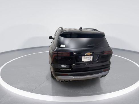 Used 2025 Chevrolet Traverse LT FWD image 8