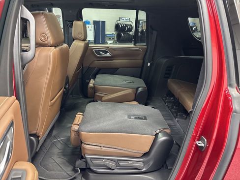 Used 2024 Chevrolet Suburban High Country AWD/4WD image 39