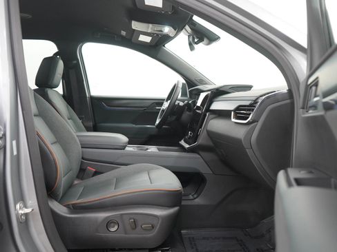Used 2025 GMC Acadia AT4 w/ LPO, Floor Liner Package AWD/4WD image 11