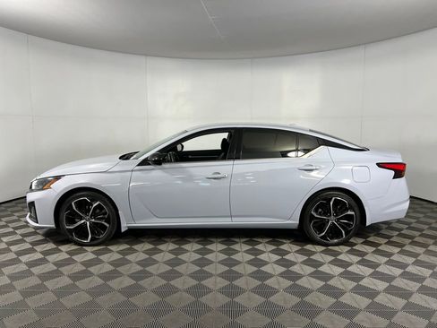 Used 2023 Nissan Altima 2.5 SR image 9