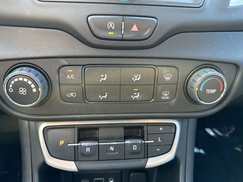 Used 2023 GMC Terrain SLE w/ Elevation Edition FWD image 19