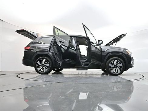 Used 2025 Volkswagen Atlas SE FWD image 49
