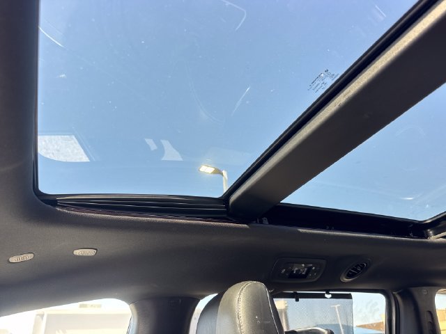 Used 2020 Chrysler Pacifica Limited w/ Advanced Safetytec Group FWD image 17