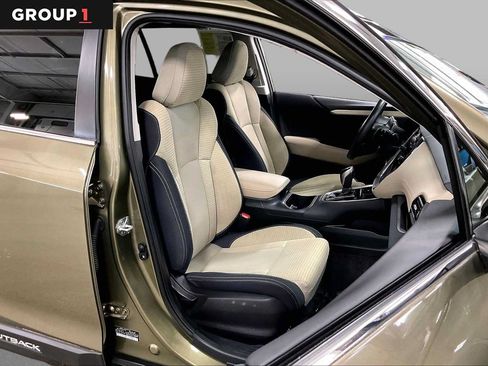 Used 2024 Subaru Outback Premium AWD/4WD image 9
