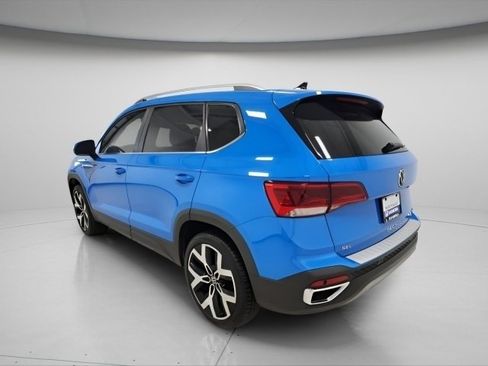 Used 2022 Volkswagen Taos SEL w/ Panoramic Sunroof Package image 12