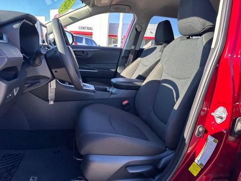 Used 2025 Toyota RAV4 LE image 16