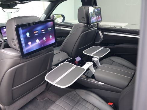 Used 2026 Cadillac Escalade ESV V AWD/4WD image 46