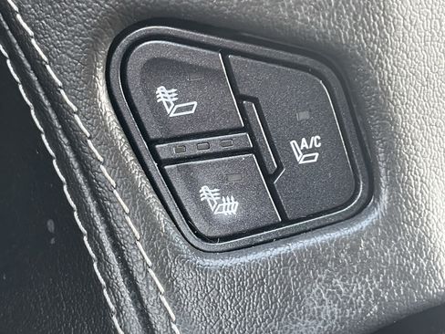 Used 2015 GMC Yukon Denali w/ Premium Package AWD/4WD image 24