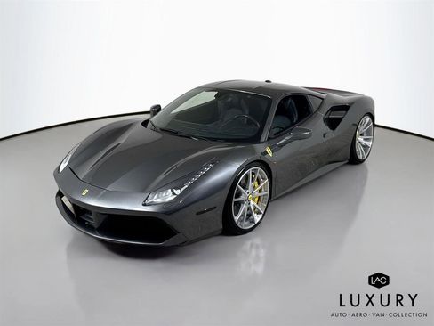 Used 2018 Ferrari 488 GTB image 3