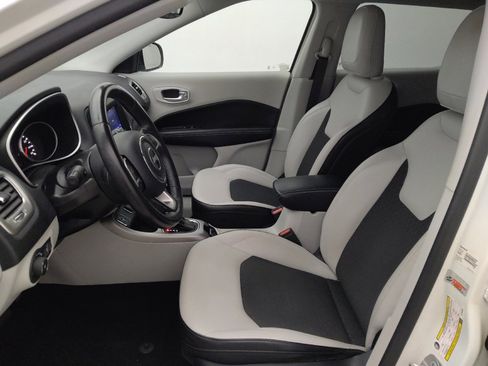 Used 2019 Jeep Compass Latitude w/ Popular Equipment Group FWD image 17