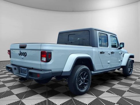 Certified 2023 Jeep Gladiator Sport AWD/4WD image 28